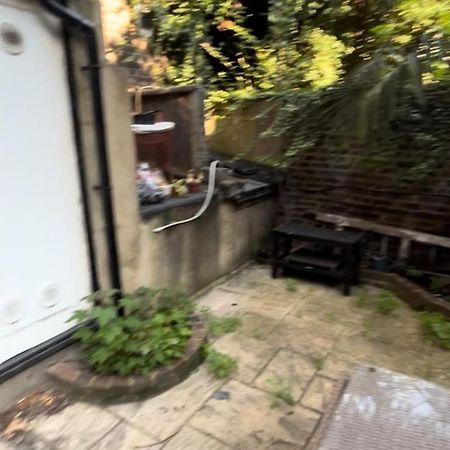 Stylishly Large Camden Apartment B1 Лондон Экстерьер фото