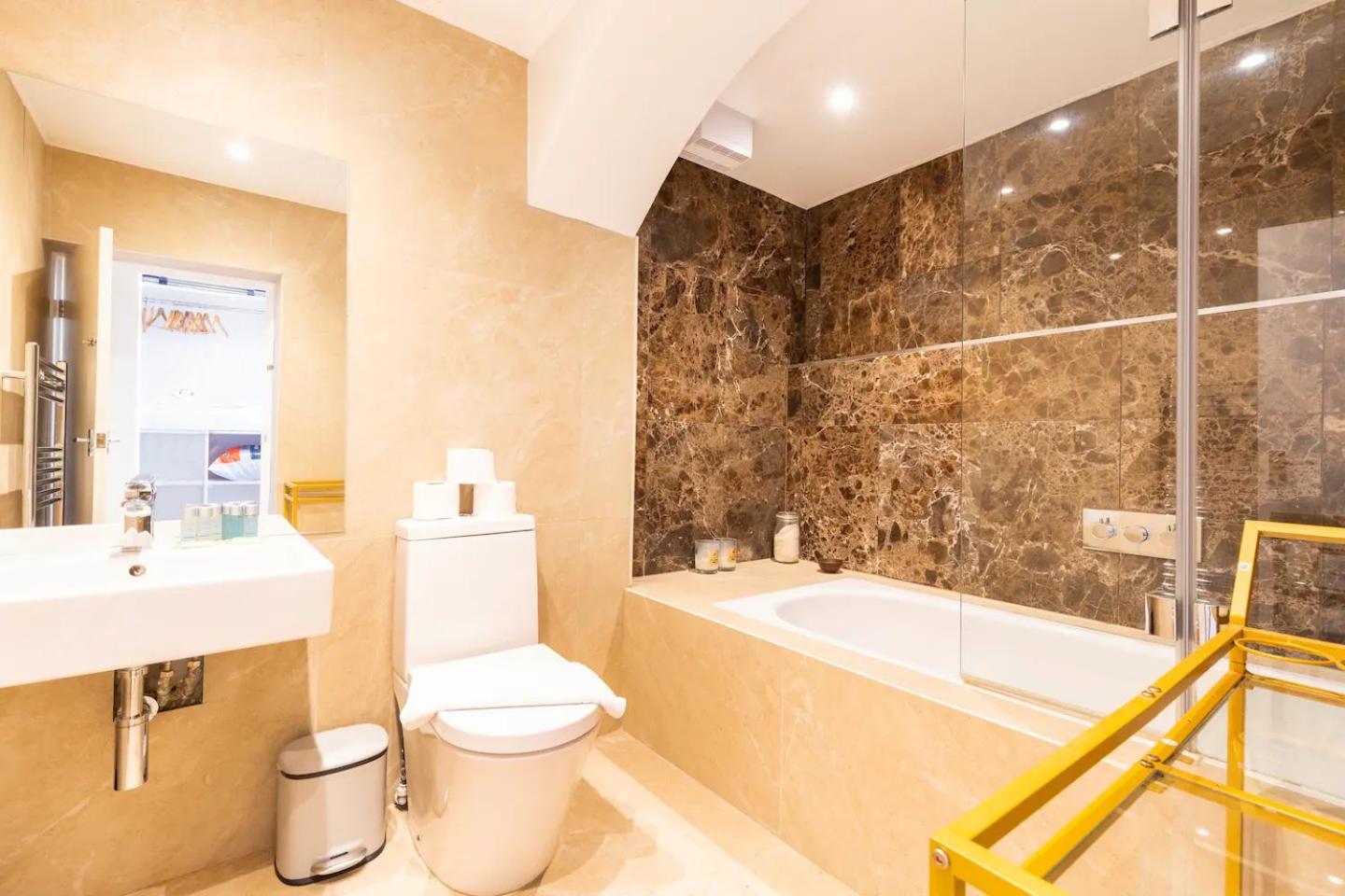 Stylishly Large Camden Apartment B1 Лондон Экстерьер фото